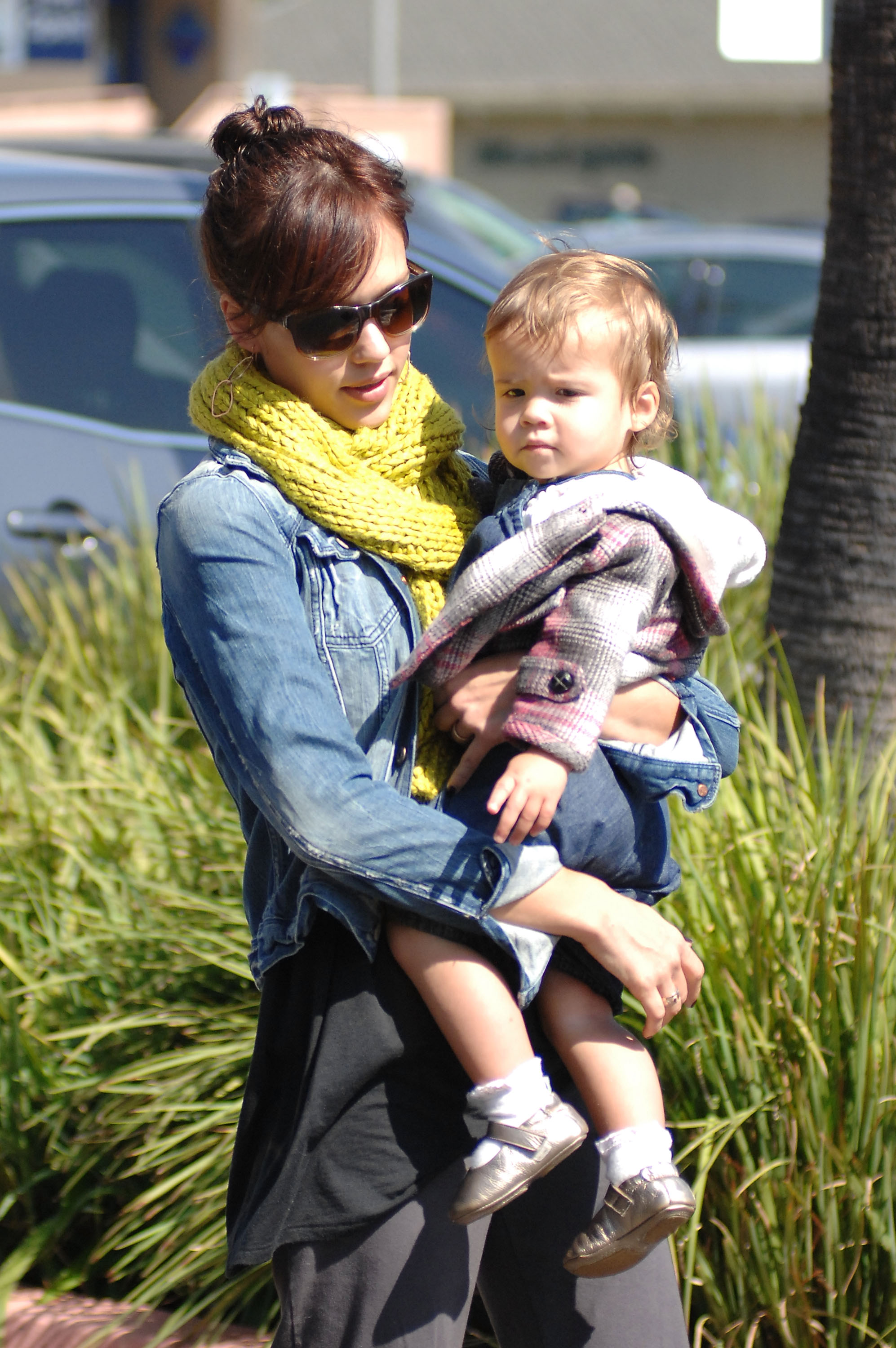 Jessica Alba and baby Honor step out in Los Angeles on October 10, 2009