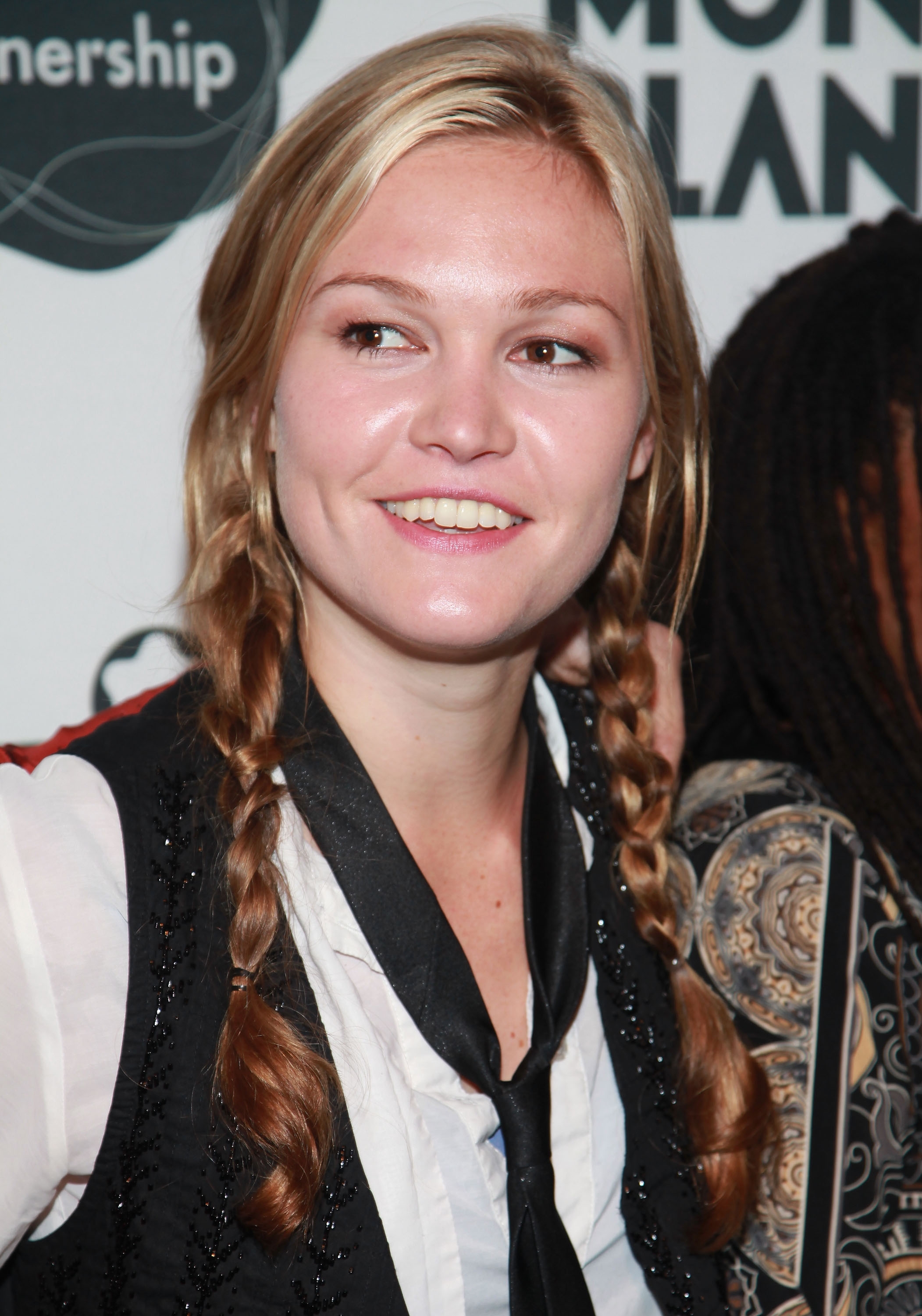 Dexter S Julia Stiles Not Admitting Romantic Arc Between Her