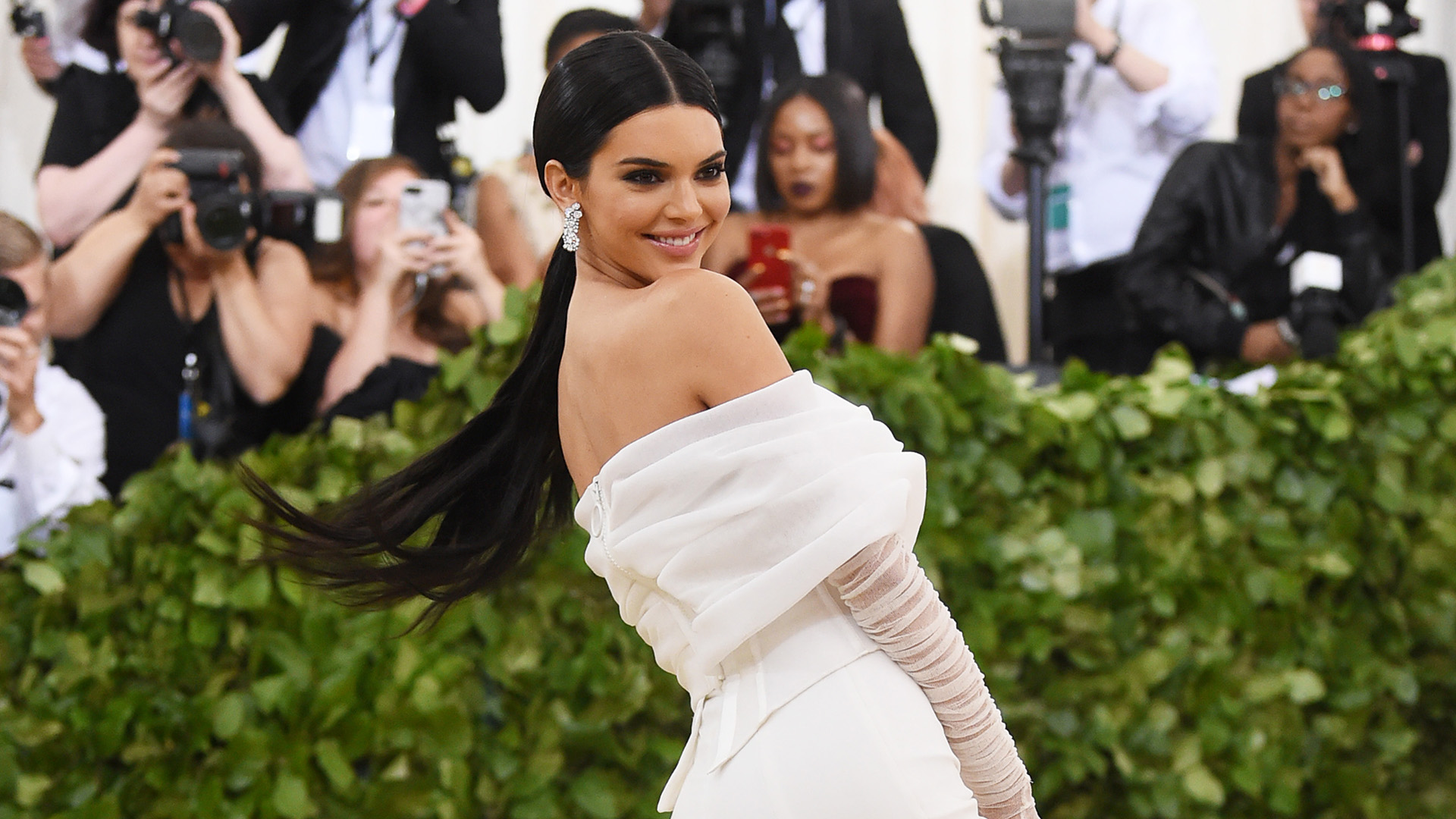 Kendall Jenner Surprises Fashion Fans With Basic Look At