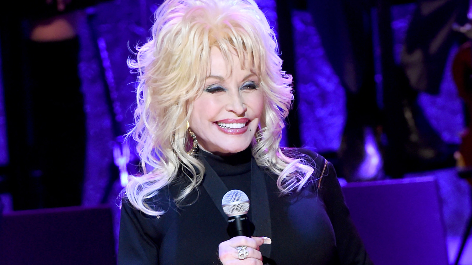 Dolly Parton Earns 2 Guinness World Records! (Find Out Which Ones) Access