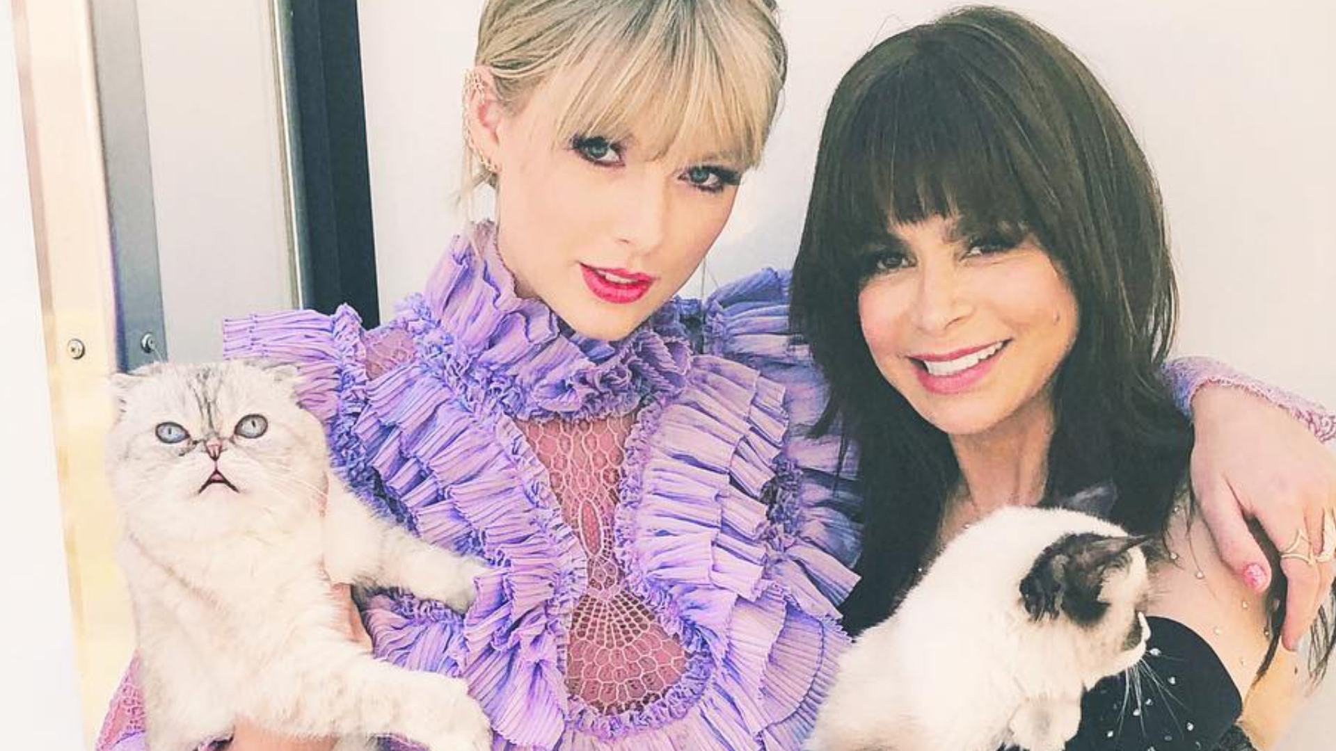 Paula Abdul Reveals Hilarious Mishap Behind Taylor Swift Pic: 'I'm ...