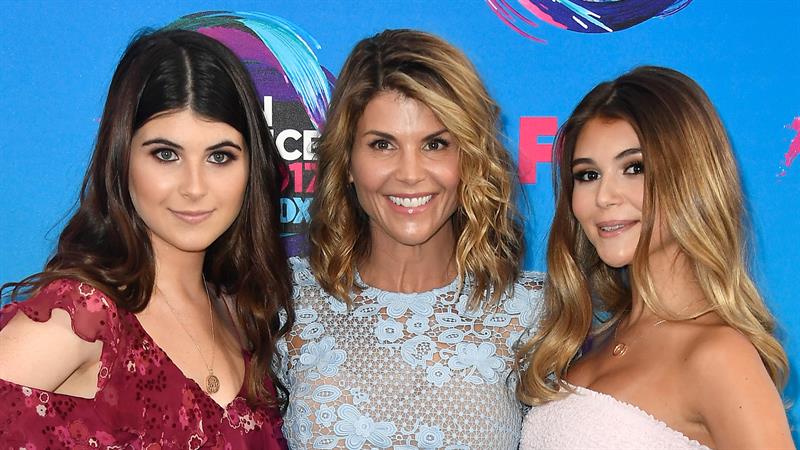 Lori Loughlin's Daughters Olivia Jade and Bella 'Kicked Out' Of USC Sorority (Report)