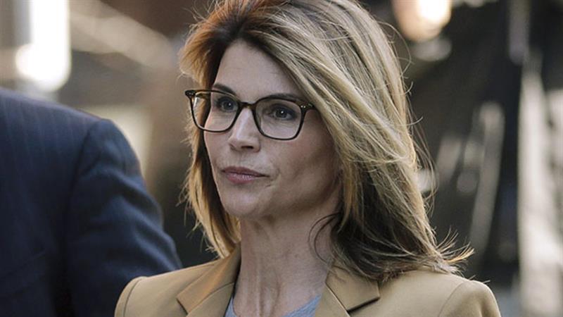 Lori Loughlin Will Get 'Hammered' With Jail Time If Convicted, Legal Expert Says