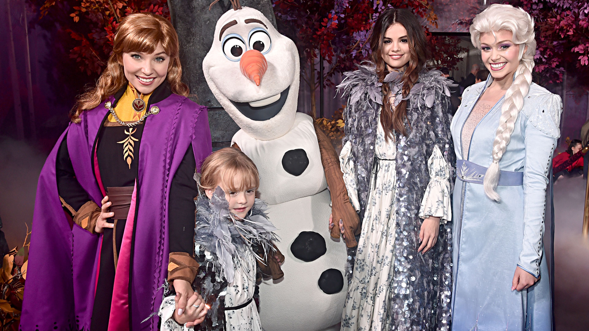 Selena Gomez And Little Sister Gracie Rock Frozen 2 Red