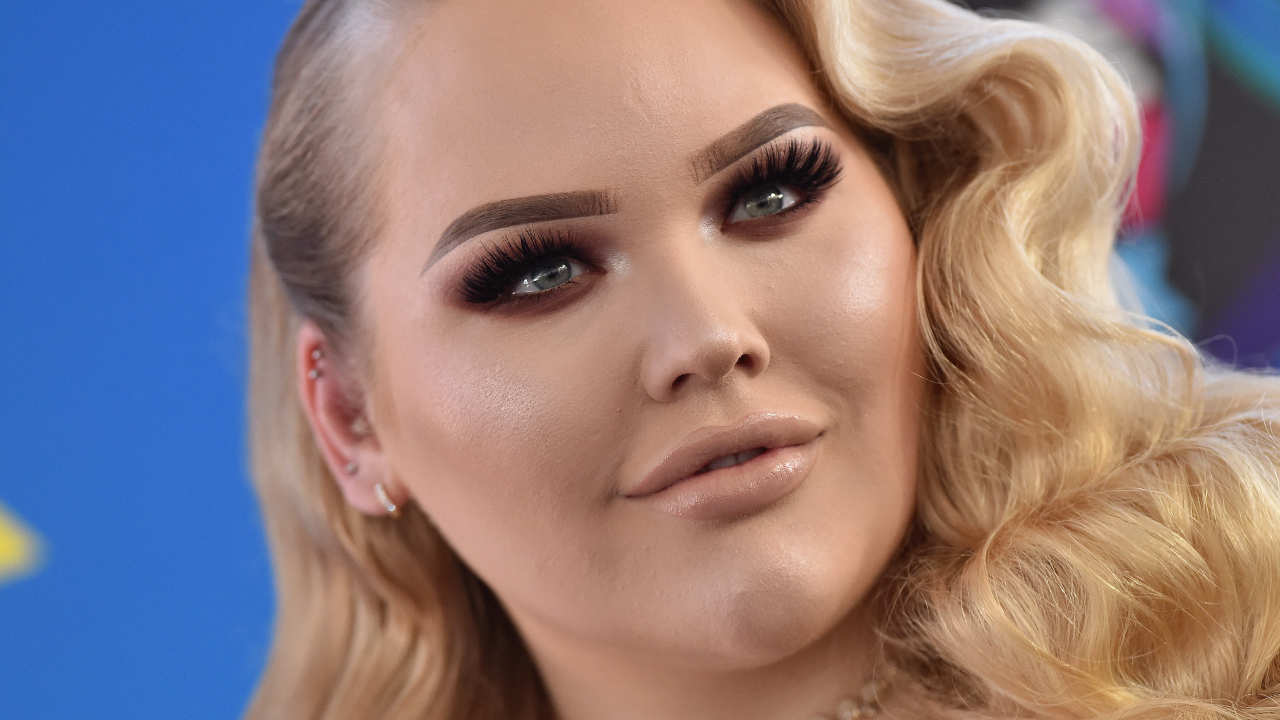 Beauty Vlogger NikkieTutorials Comes Out As Transgender In Candid Video