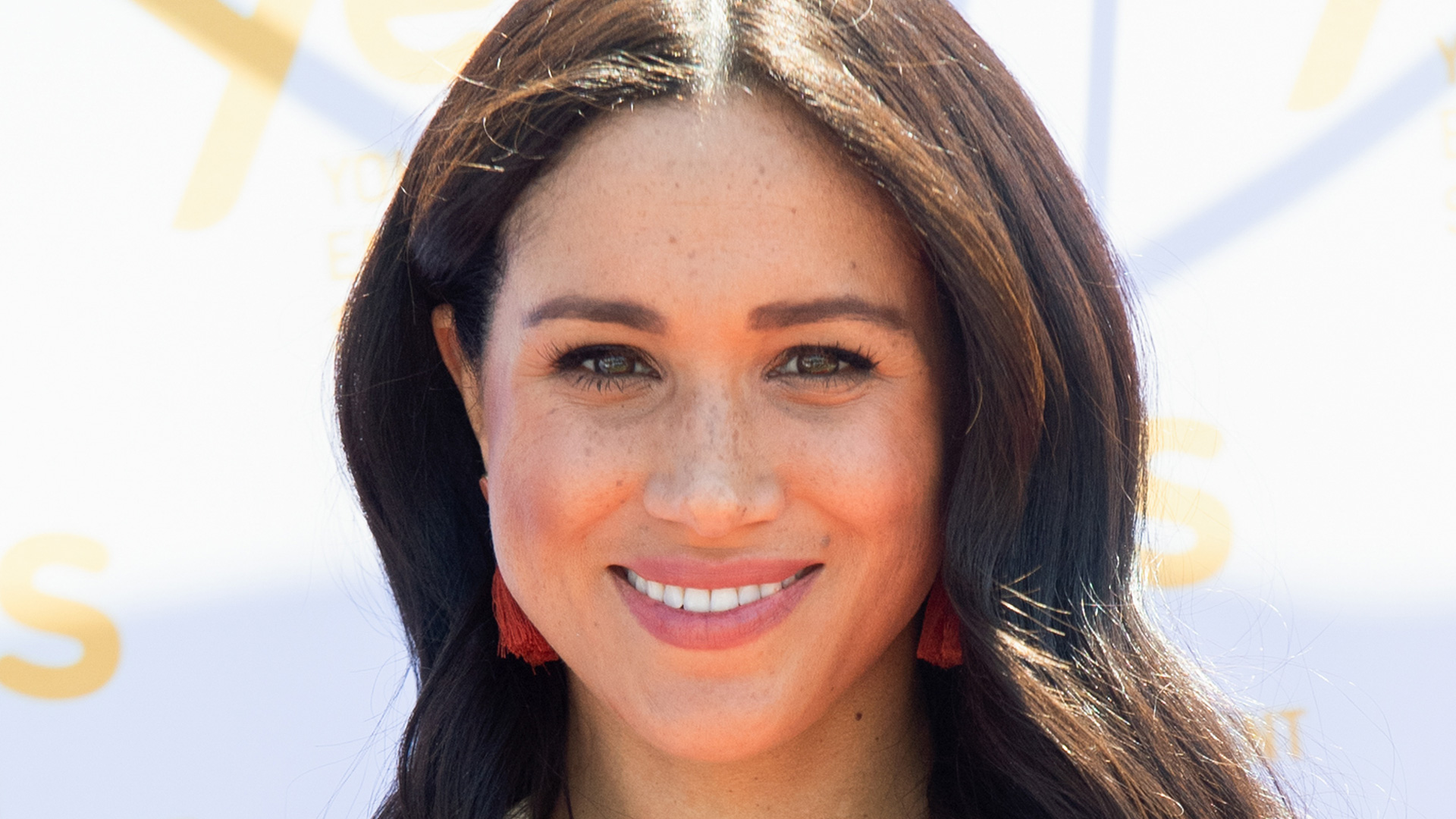 Meghan Markle Smiles While Boarding Seaplane In The Canadian Snow