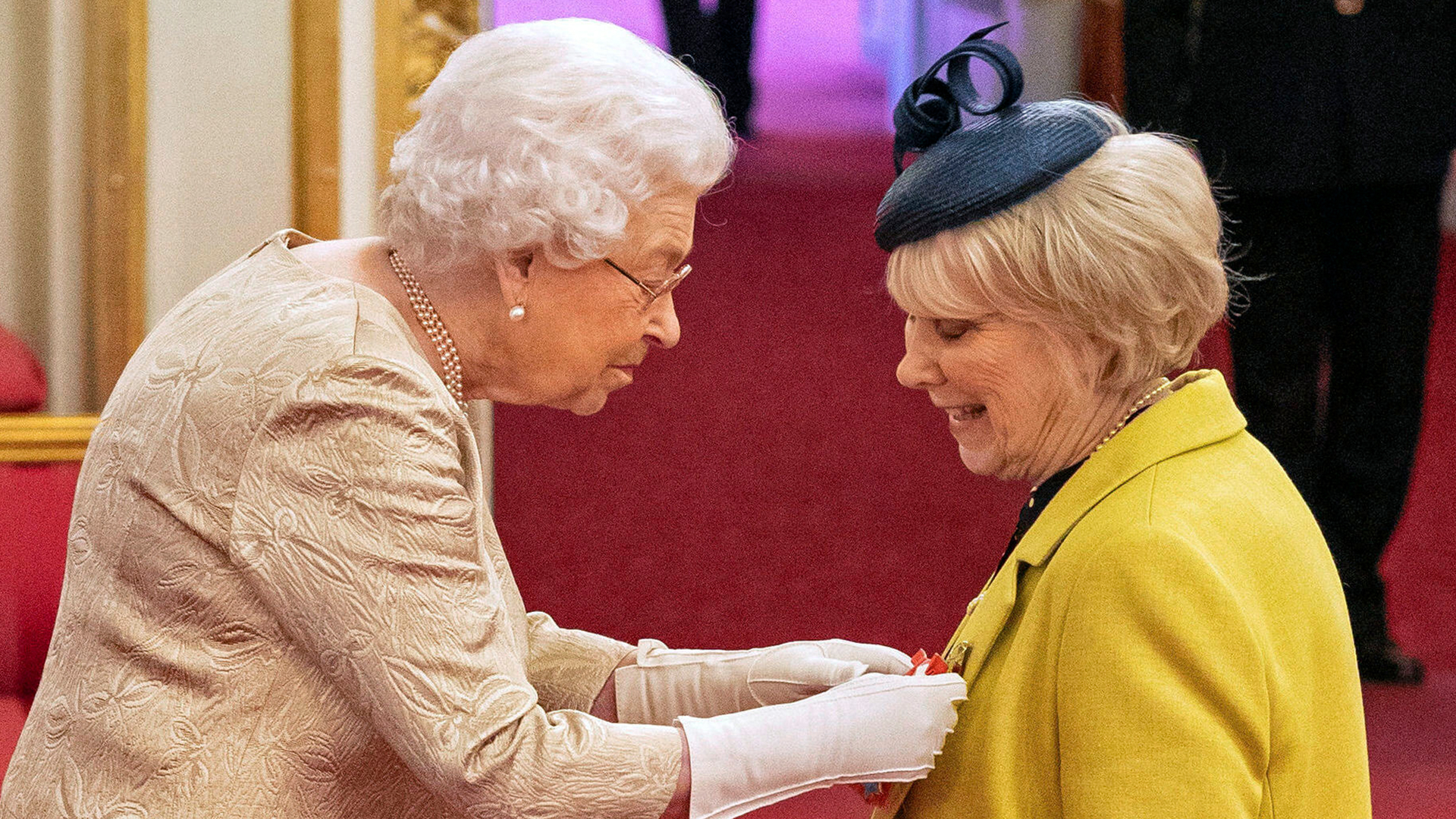 Queen Elizabeth Wears Gloves To Palace Ceremony For First Time In