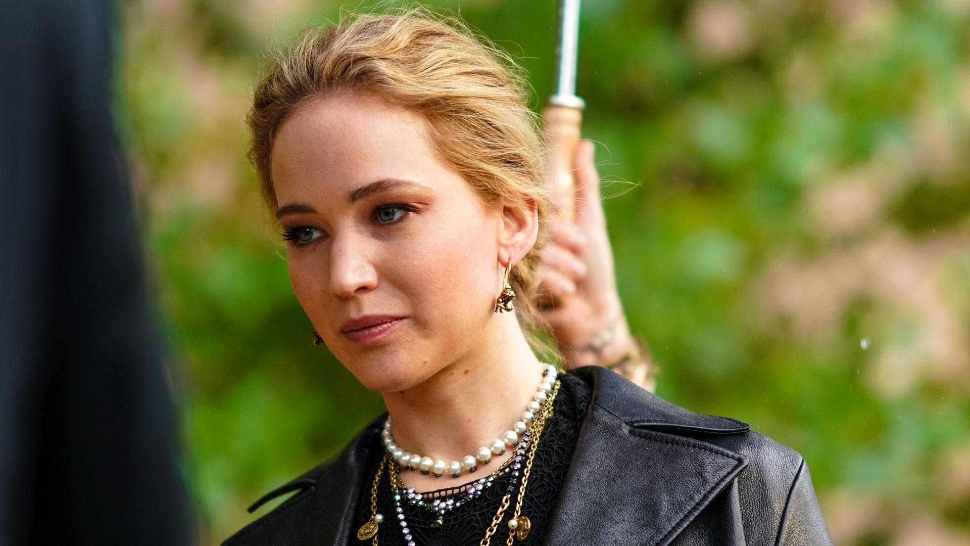 PARIS, FRANCE - SEPTEMBER 24: Jennifer Lawrence is seen, outside Dior, during Paris Fashion Week - Womenswear Spring Summer 2020, on September 24, 2019 in Paris, France. (Photo by Edward Berthelot/Getty Images)