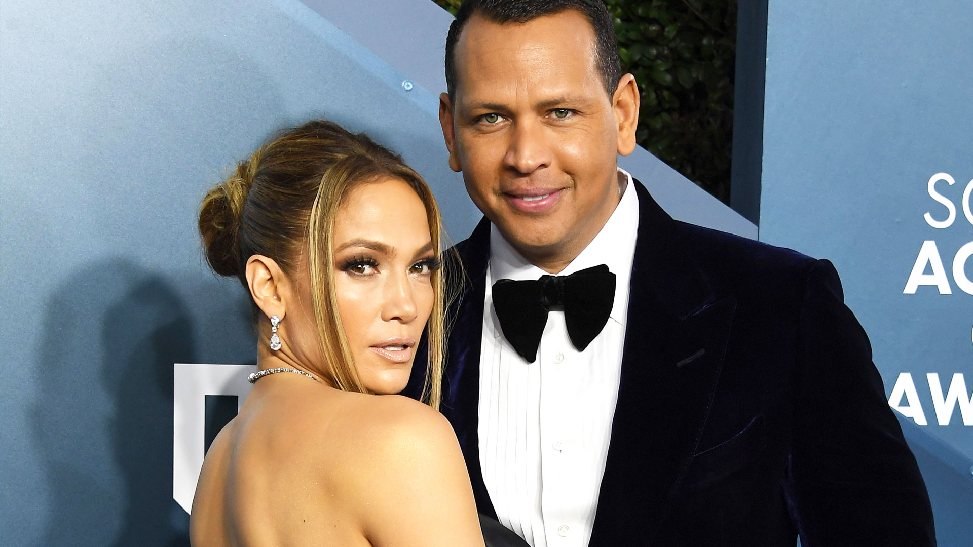 Jennifer Lopez & Alex Rodriguez Raising Money To Buy New
