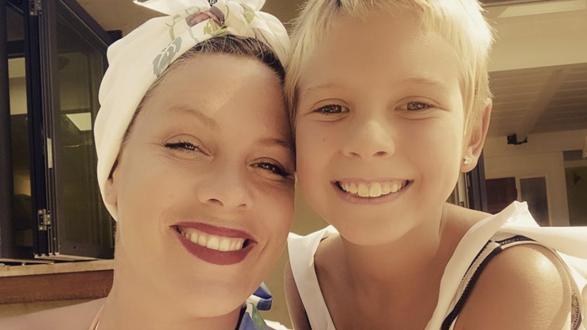 Pink & Daughter Willow Look Like Twins In Sweet Selfie 'My Baby Girl