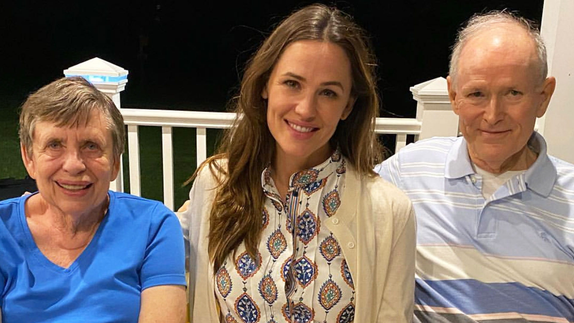 Jennifer Garner Celebrates Her Mom & Dad And Ben Affleck's Parents For Grandparents Day Access Jennifer Garner Celebrates Her Mom & Dad And Ben Affleck's Parents For Grandparents Day Access