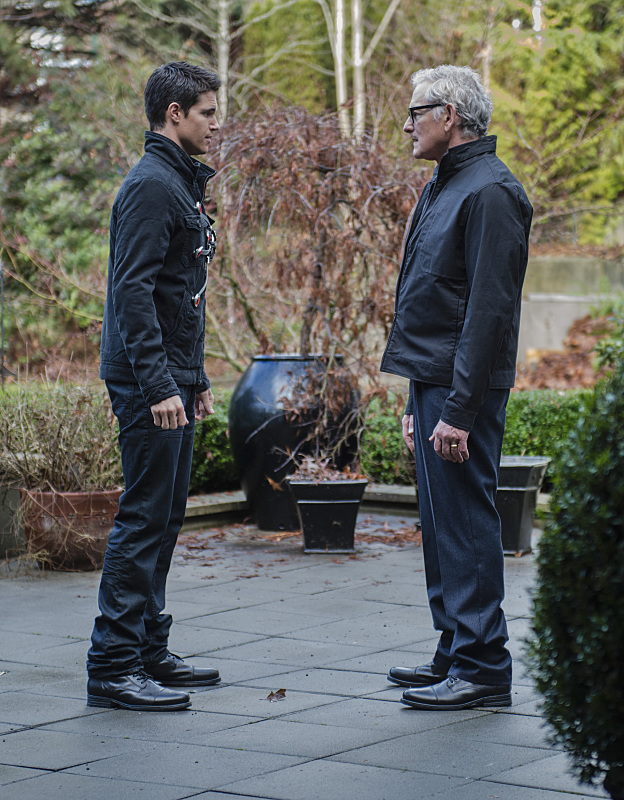Robbie Amell as Ronnie and Victor Garber as Professor Stein in ‘The Flash’ Season 1, Episode 14, ‘Fallout’