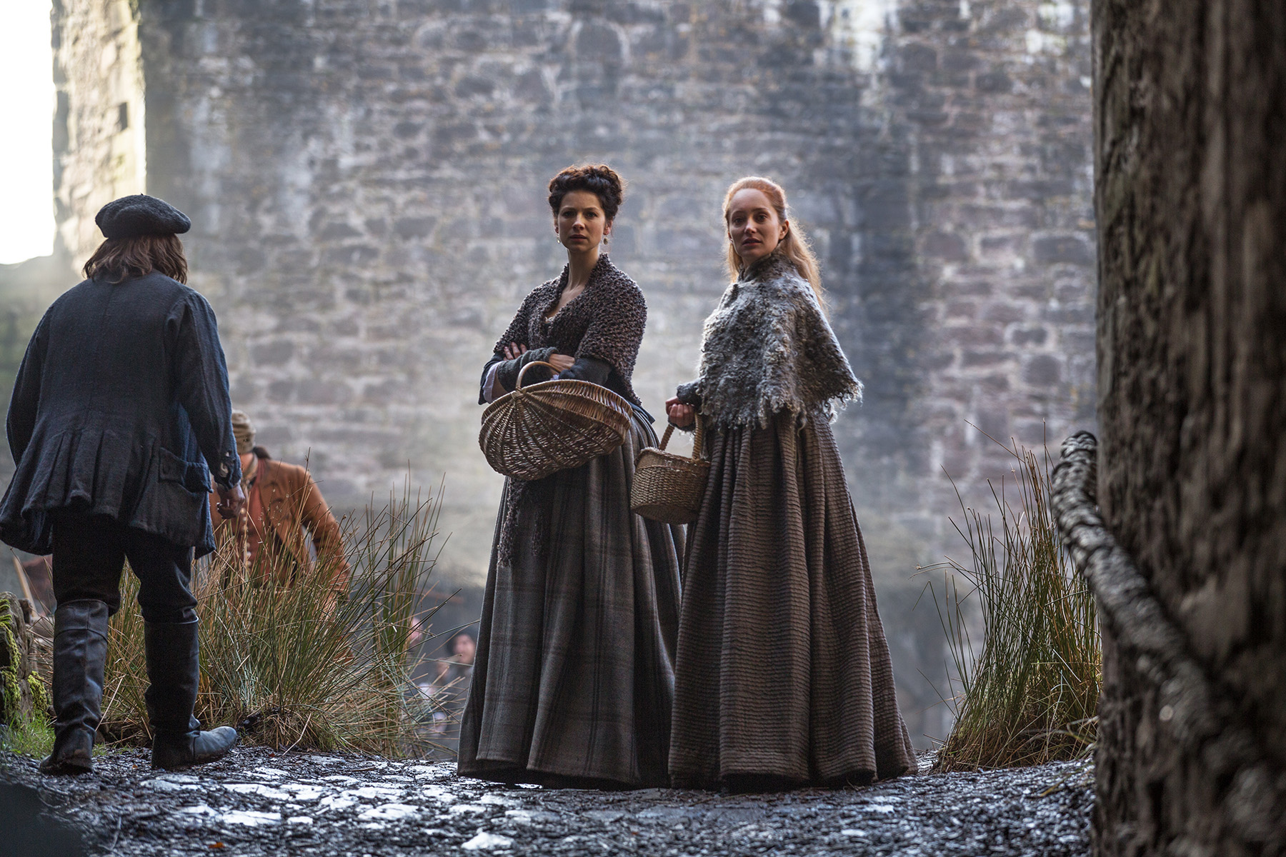 Claire (Caitriona Balfe) and Geillis (Lotte Verbeek) in ‘Outlander’ Episode 110