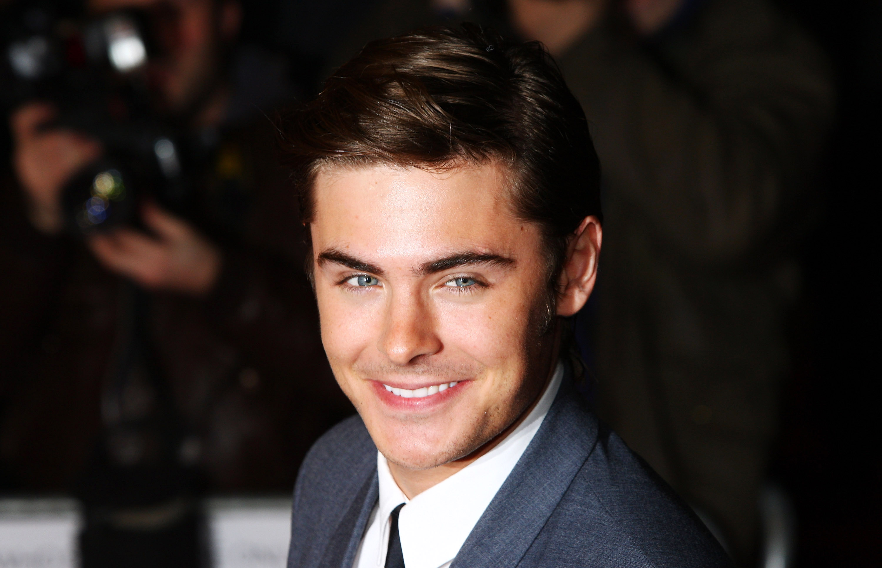 Zac Efron arrives at the UK premiere of 17 Again at the Odeon West End on March 26, 2009 in London, England