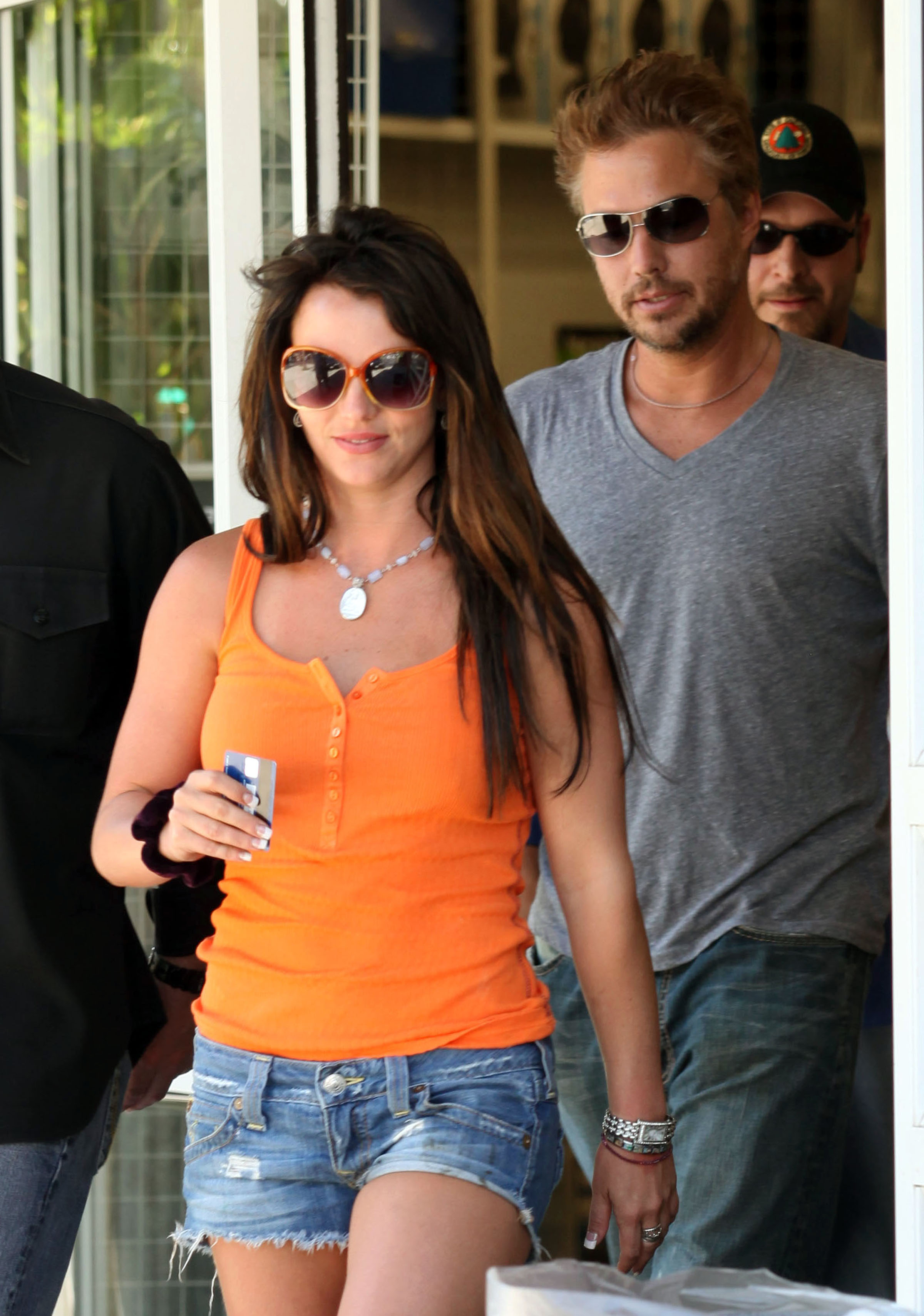 Britney Spears debuted her new brunette ‘do during a trip to Bed Bath and Beyond in Studio City, California on June 28 ,2009