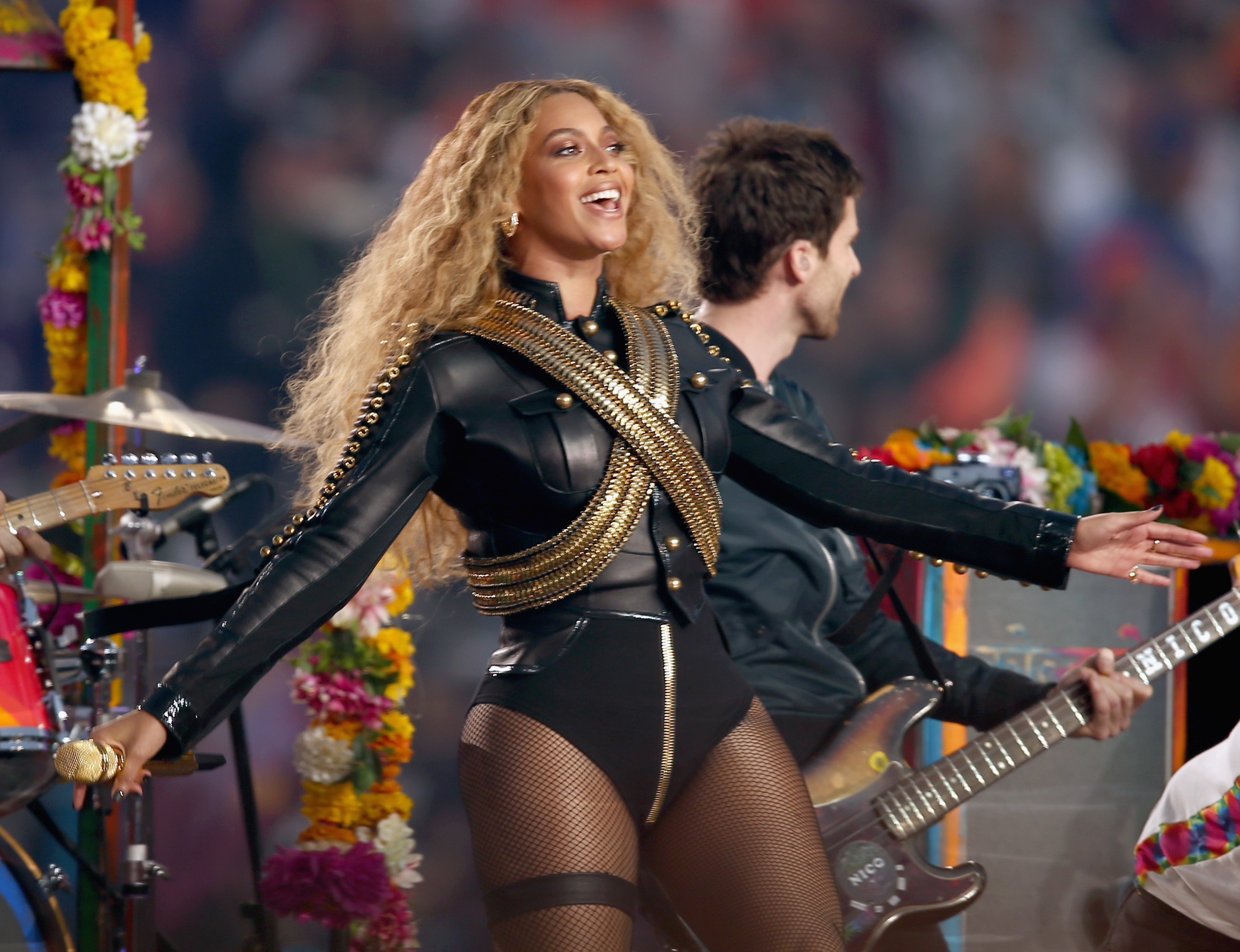 Beyonce's Super Bowl Show Bringing Both Praise & Criticism