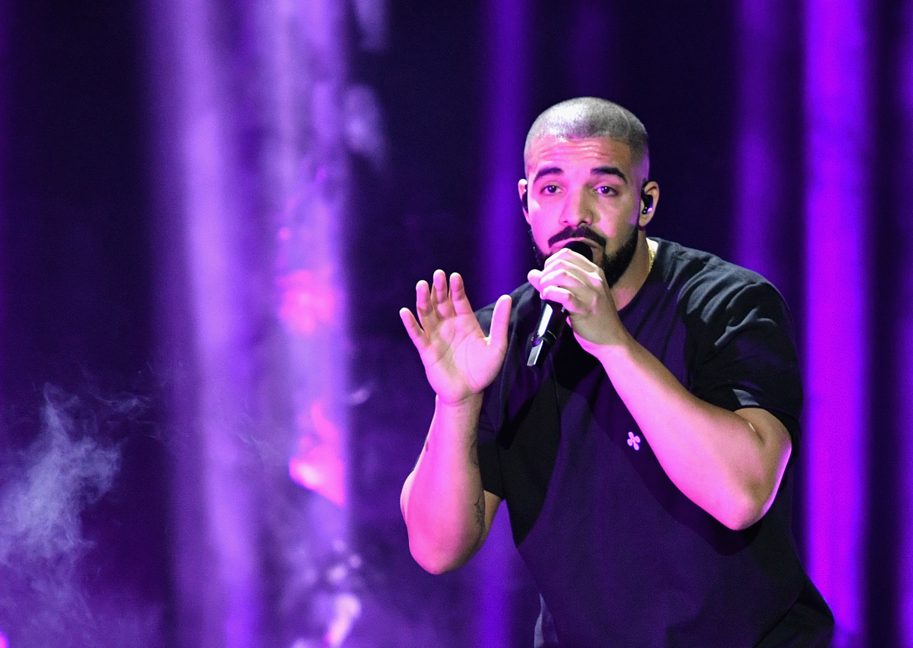 drake-shatters-american-music-awards-nominations-record-access-online