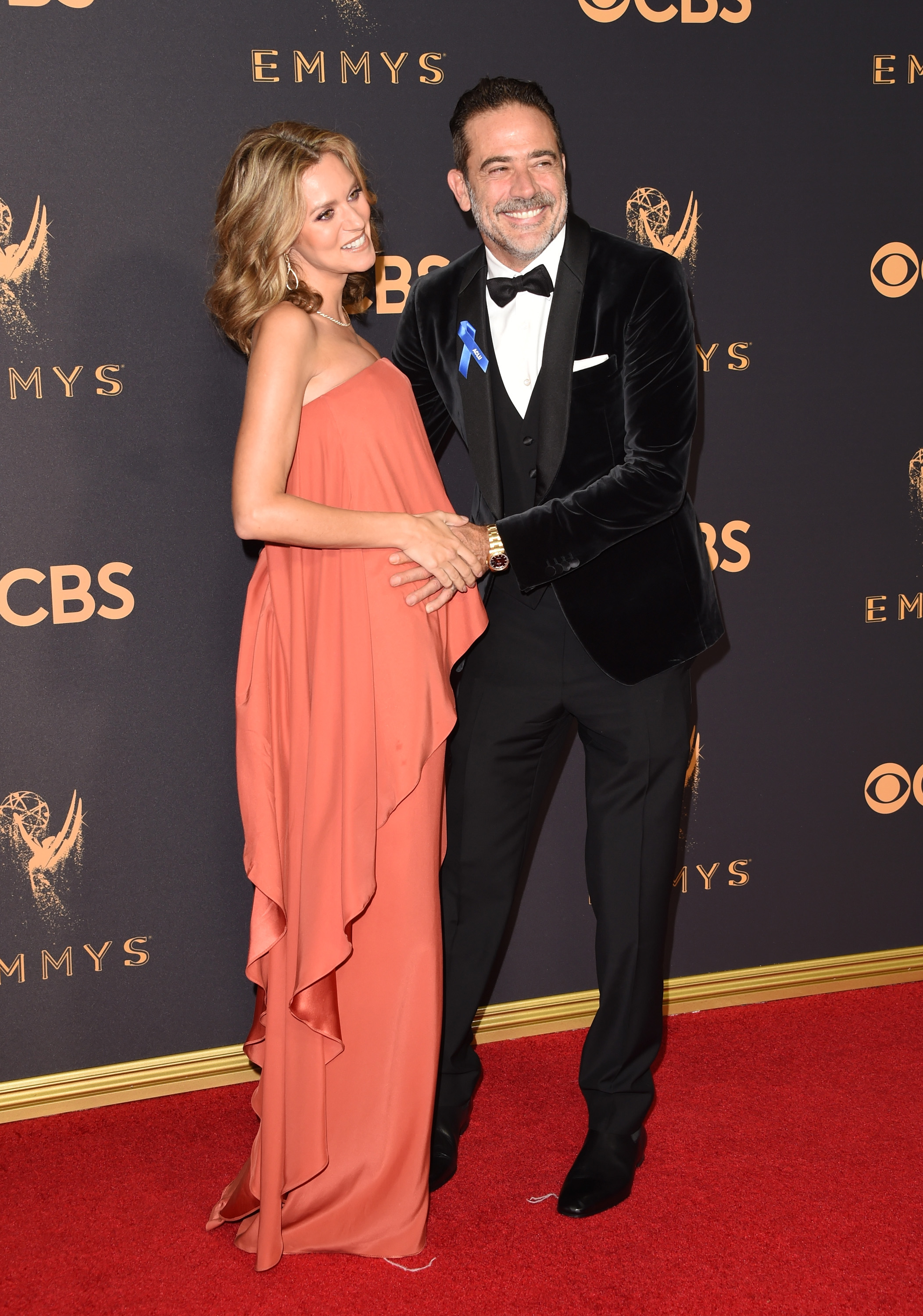 Jeffrey Dean Morgan and Hilarie Burton at 2017 Emmy Awards