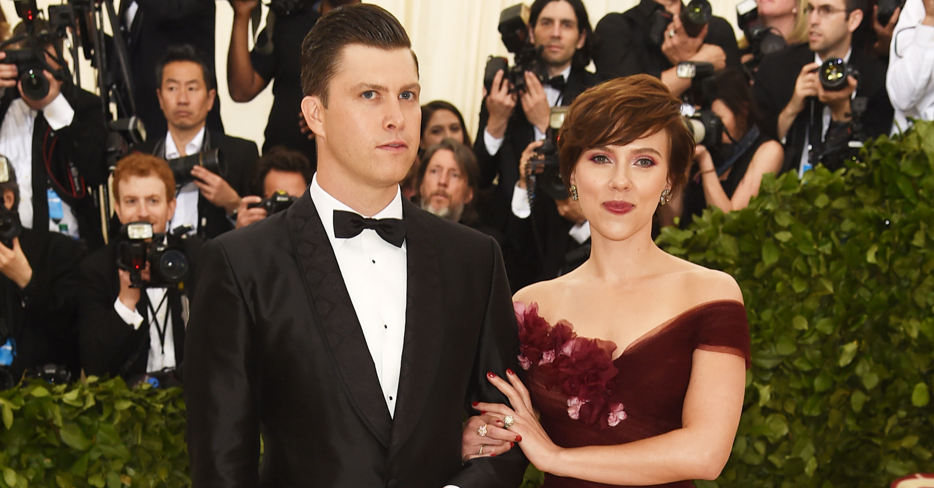 Colin Jost and Scarlett Johansson attend the Heavenly Bodies: Fashion & The Catholic Imagination Costume Institute Gala at The Metropolitan Museum of Art on May 7, 2018 in New York City. (Photo by Jamie McCarthy/Getty Images)