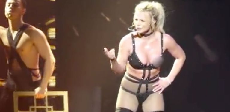 Britney Spears Suffered An Onstage Wardrobe Malfunction & Handled It Like A Champ