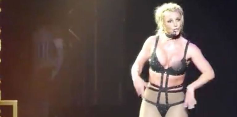 Britney Spears Suffered An Onstage Wardrobe Malfunction & Handled It Like A Champ