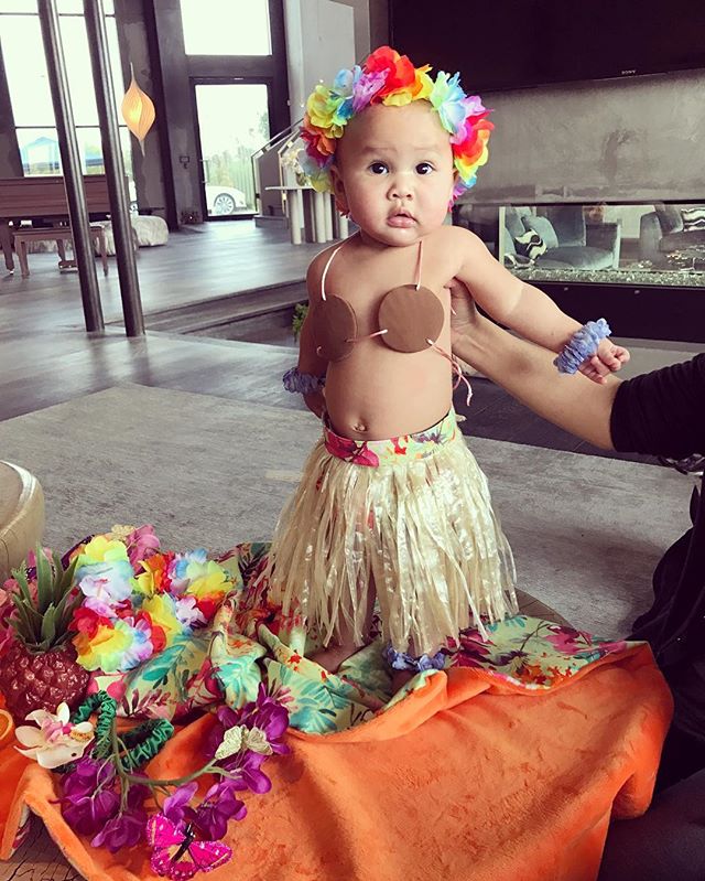 Chrissy Teigen John Legend S Daughter Wins Halloween