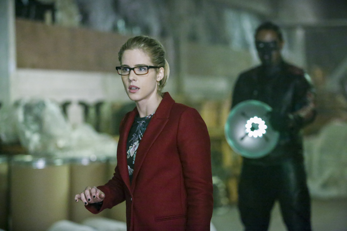 Emily-Bett-Rickards-as-Felicity-Smoak-and-Echo-Kellum-as-CurtisMr.-Terrific-in-Arrow-Season-5-Episode-10