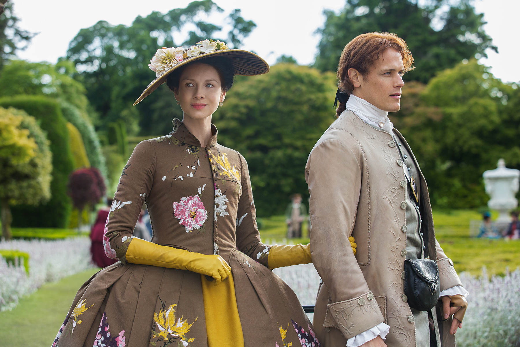 Caitriona-Balfe-as-Claire-Fraser-and-Sam-Heughan-as-Jamie-Fraser-in-Outlander-Season-2-Episode-5-Untimely-Resurrection