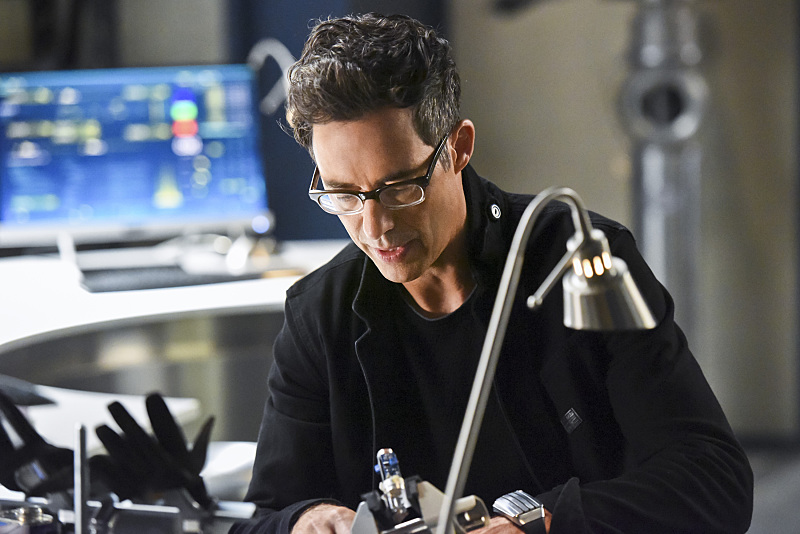 The Flash Season 2 Episode 6 Sneak Peek Pics From Enter Zoom