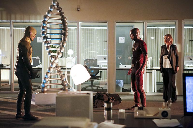 Matt Letscher as Eobard Thawne/Reverse Flash, Grant Gustin as The Flash, Grant Gustin as Barry Allen/The Flash and Amanda Pays as Christina McGee in ‘The Flash’ Season 2, Episode 11 — ‘The Reverse-Flash Returning’