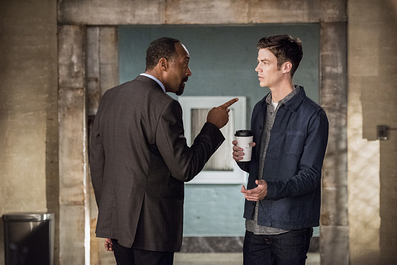 Jesse L. Martin as Detective Joe West and Grant Gustin as Barry Allen in ‘The Flash’ Season 3, Episode 2 — ‘Paradox’