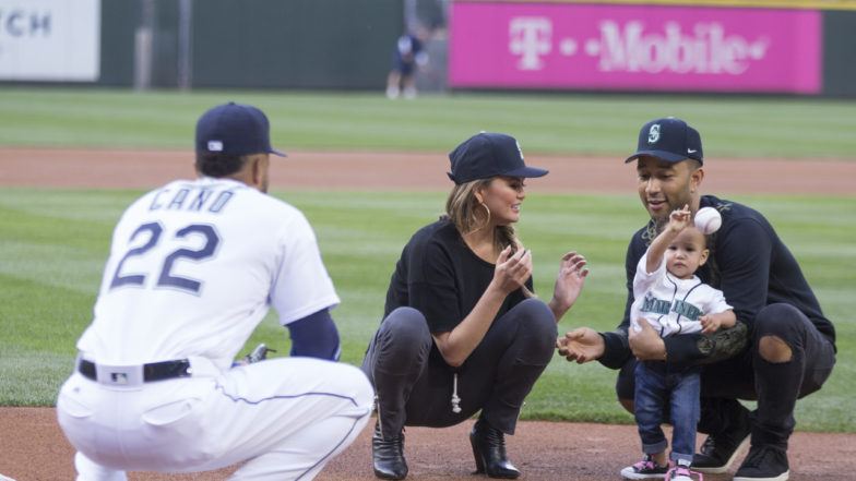 The Cutest Photos Of Chrissy Teigen & John Legend's Baby Luna